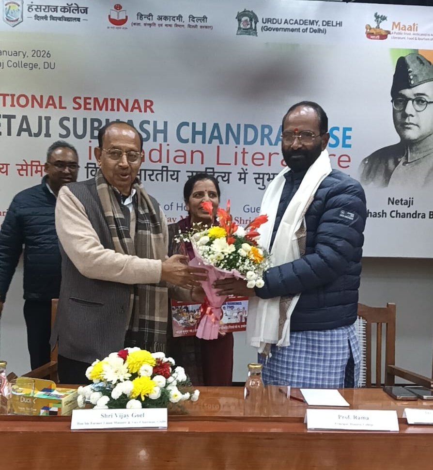 drsanjaymayukh's tweet photo. आज दिल्ली विश्वविद्यालय के हंसराज कॉलेज में राष्ट्रनायक नेताजी सुभाष चंद्र बोस जी की जयंती के पावन अवसर पर 'द पेन फाउंडेशन' द्वारा आयोजित संगोष्ठी में सम्मिलित होने का सौभाग्य प्राप्त हुआ।

​'भारतीय साहित्य में नेताजी सुभाष चंद्र बोस' विषय पर आयोजित इस चर्चा के दौरान उपस्थित विद्वतजनों को संबोधित किया और नेताजी के विचारों की वर्तमान प्रासंगिकता पर अपने विचार साझा किए। कार्यक्रम में भारतीय जनता पार्टी के वरिष्ठ नेता श्री Vijay Goel जी की गरिमामयी उपस्थिति रही।

​नेताजी का अदम्य साहस और राष्ट्र के प्रति उनका समर्पण सदैव हम सभी के लिए प्रेरणा का स्रोत रहेगा।

जय हिन्द! 🇮🇳

​#NetajiSubhashChandraBose #HansrajCollege #DelhiUniversity #ThePenFoundation #NationFirst