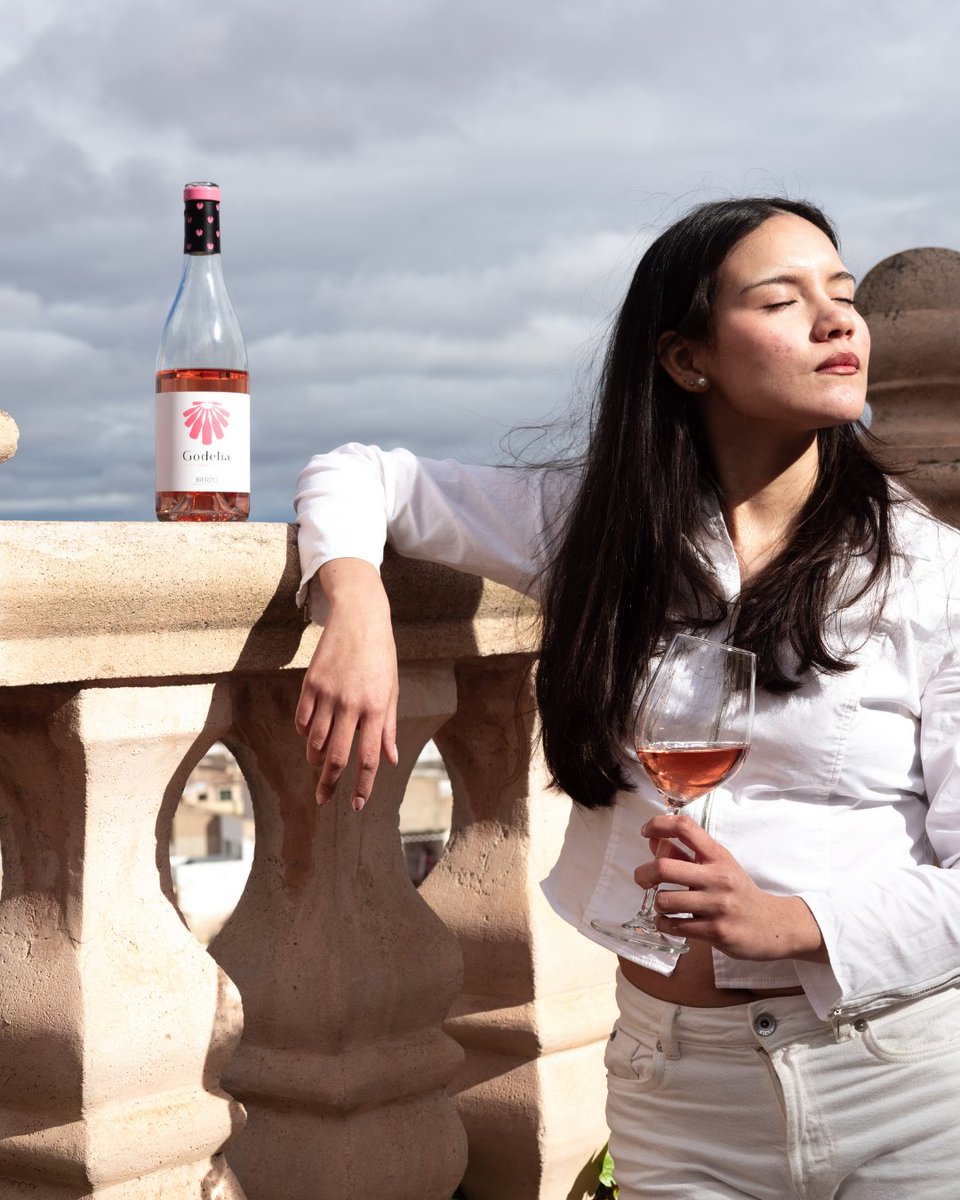 Fresco y con carácter. Para disfrutarlo donde y como quieras.

Últimas botellas disponibles de nuestro rosado… Hazte con ellas.

🌱 godelia.es/producto/godel…