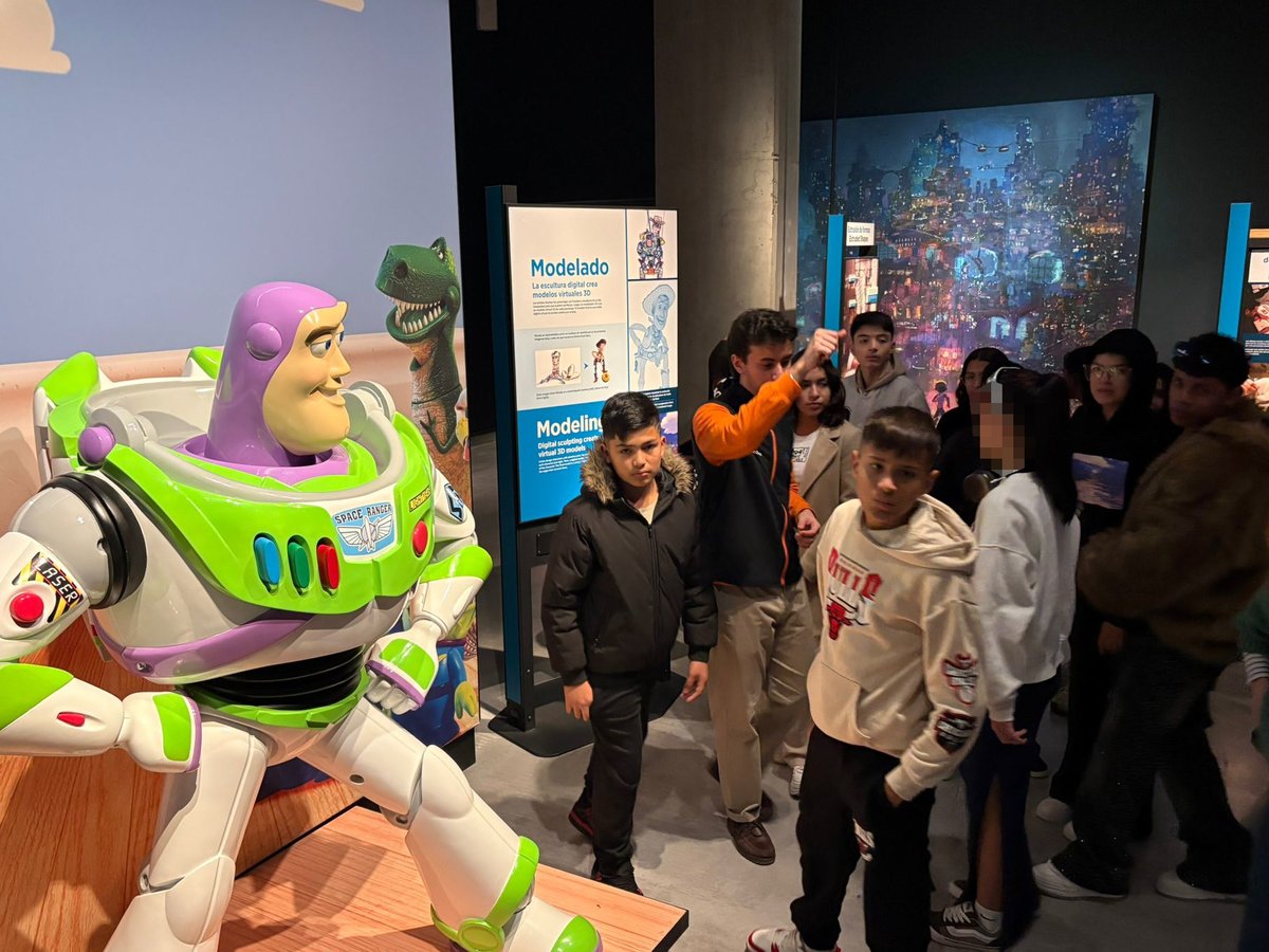 Alumnado de 1º, 2º y 3º de ESO disfrutaron del taller Ciencia con ritmo y de una visita guiada a la exposición La ciencia de Pixar en <a href="/CaixaForum/">CaixaForum</a> Sevilla.