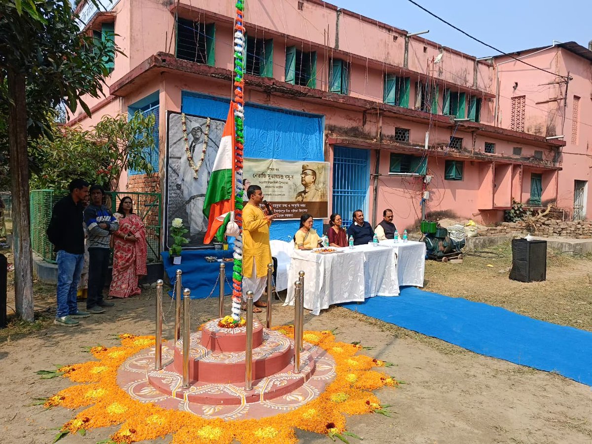 ইসলামপুর মহকুমা তথ্য ও সংস্কৃতি দপ্তরের উদ্যোগে ইসলামপুর উচ্চ বালিকা বিদ্যালয়ে নেতাজি সুভাষচন্দ্র বসুর ১২৯তম জন্মবার্ষিকী উদযাপন অনুষ্ঠান।  উপস্থিত ছিলেন <a href="/sdoislampur/">SDO Islampur</a> মহাশয়া, ইসলামপুর পৌরসভার মাননীয় পৌরপ্রধান মহাশয় ও অন্যান্য বিশিষ্টজনেরা।
<a href="/egiye_bangla/">Egiye Bangla</a>