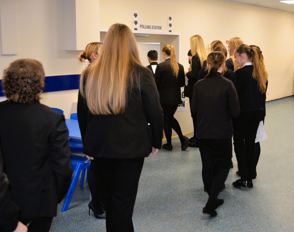 CastlefordAcad's tweet image. Voting for the UK Youth Parliament elections is still in full swing — and the queues are HUGE! 🗳🔥
Amazing to see so many pupils buzzing to take part and make their voices heard. Keep it going! 💥👏#YouthVoice #ProudOfOurPupils