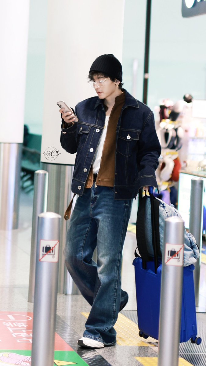 105forZZH's tweet image. 260123 深圳出发🛫

潮男的画报人生📷

#ZhangZhehan 
#ZhangZhehan张哲瀚
#张哲瀚 #張哲瀚 #ZZH 
#チャンジャーハン 
#장철한 #จางเจ๋อฮั่น
#zhangsanjian
#张三坚
#TheRealZhangZhehan 
#zhangzhehan_super3
#WordOfHonor 
#山河令