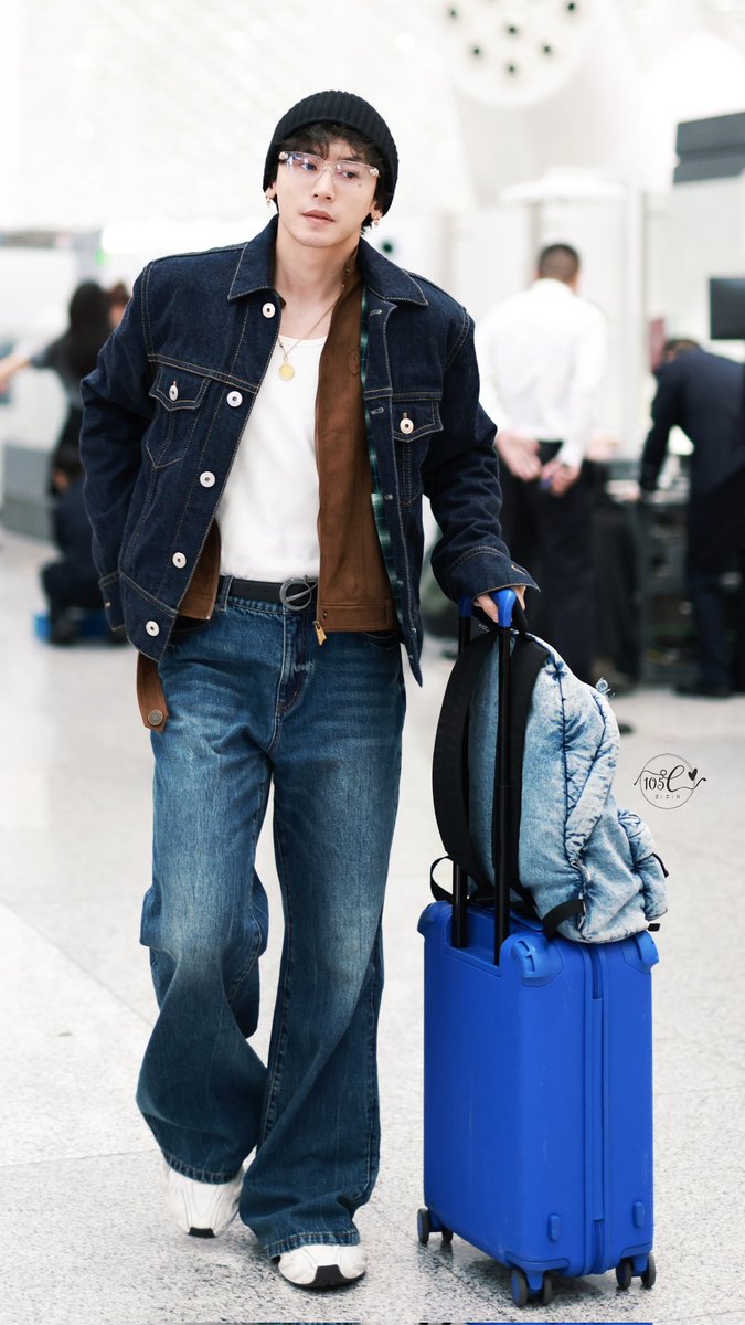 105forZZH's tweet image. 260123 深圳出发🛫

潮男的画报人生📷

#ZhangZhehan 
#ZhangZhehan张哲瀚
#张哲瀚 #張哲瀚 #ZZH 
#チャンジャーハン 
#장철한 #จางเจ๋อฮั่น
#zhangsanjian
#张三坚
#TheRealZhangZhehan 
#zhangzhehan_super3
#WordOfHonor 
#山河令