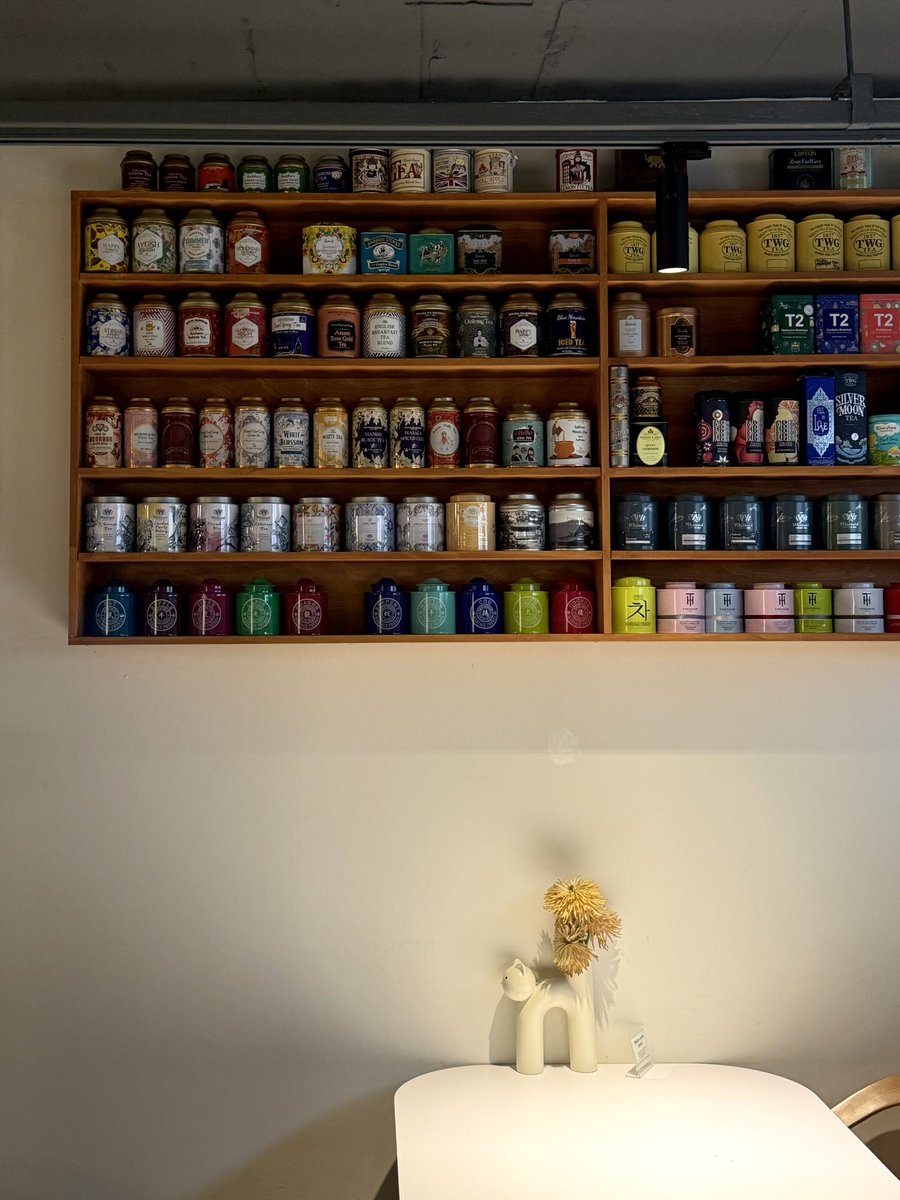 wavequai's tweet image. 🫖부산, 스미다 티하우스

골목 깊은 곳에 있는 주택을 개조한 찻집! 덕분에 정겨운 느낌이 확...🍵 대용차인 ‘설중매’를 시켰는데 체리, 앵두향이 확 느껴졌다! 방문 기간에 토산요 전시 중이라 궁금했던 다구를 직접 만져볼 수 있어서 더 좋았던 찻집••• 다음에는 꼭 티코스로 예약해야지.ᐟ