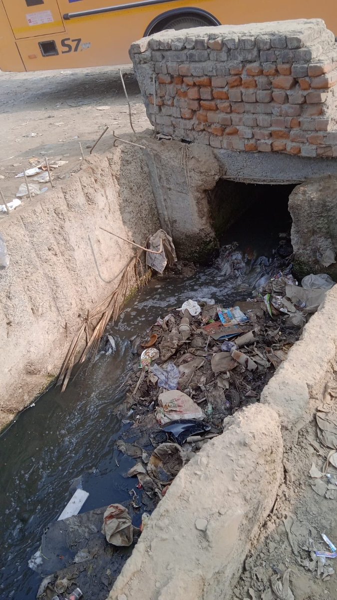 AnkitTy90355437's tweet photo. Dangerous open nala near the boundary wall of 4th Avenue, Gaur City-1, visible on the way to the sabzi market. A cow has already fallen into it earlier. Serious threat to residents, children &amp; animals.
@myogiadityanath @myogioffice @dmgbnagar @noidapolice @ndtv @timesofindia https://t.co/YDWRkKd8P3