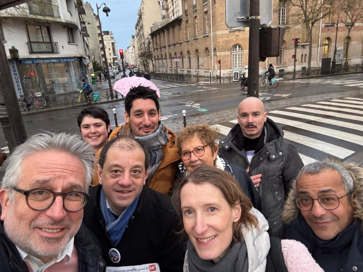 Place des Droits de l’enfant, nous mouillons la chemise et le K-way pour aller à la rencontre des petits Quatorziens et de leurs parents. 
<a href="/AvecMaud/">Avec Maud Gatel</a>