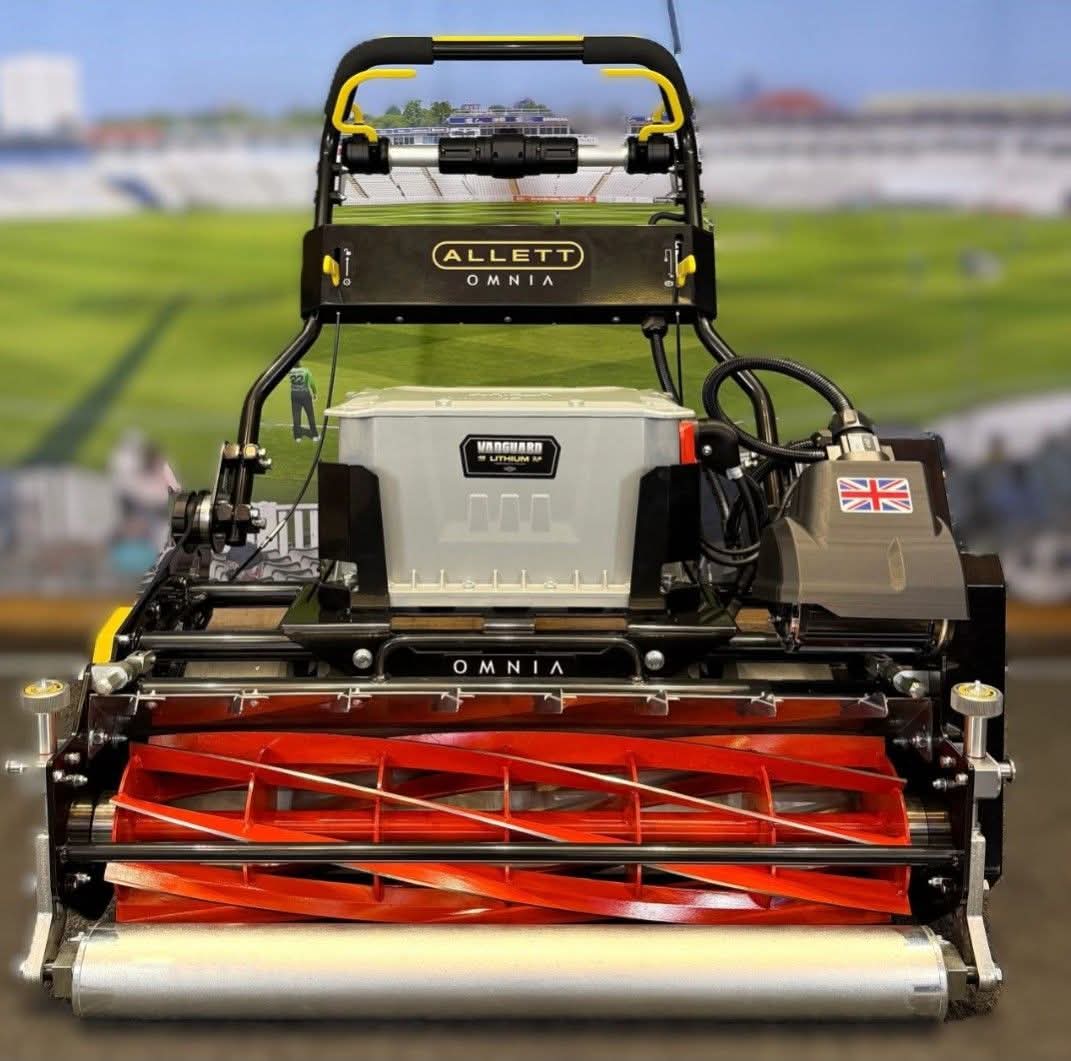 PerrottEngineer's tweet image. Omnia is here. 
Alletts new flagship mower has arrived. Operator first design, market leading technology. 
Available for demo now, get in touch to arrange. 

allett.co.uk/blogs/blogs/al…