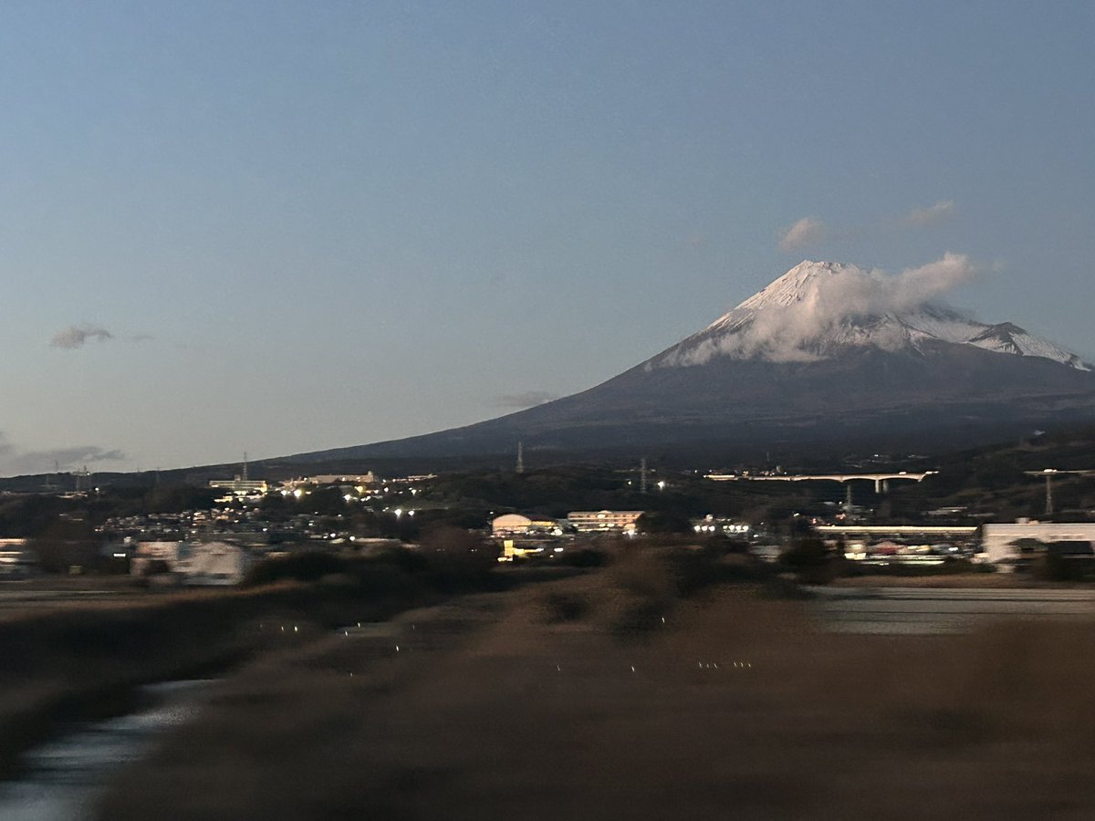 車窓から
久しぶりに会えた富士山🗻✨