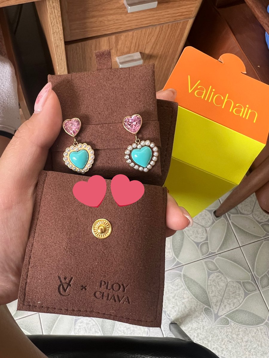 em_paphada's tweet photo. พร้อมส่งค่า กดมาเกิน1ชิ้น

Valichain X Ploy Chava 🩵
• Turquoise Heart drop earrings 
1,290- ราคาเดียวกับร้าน ไม่รวมส่ง คิดค่าส่งตามจริงค่า

*พึ่งได้ของมาวันนี้เลยค่า สินค้าไม่เคยใช้งาน ได้สินค้าตามภาพเลยค่ะ 

#Valichain #ValichainxPloyChava https://t.co/delfshijks