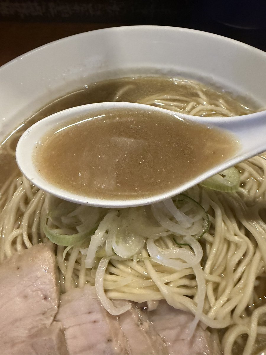 engunkansya's tweet photo. やっぱ赤羽来たらここだよなあ！
自家製麺 伊藤さんの肉そば大盛り。煮干しで不透明なスープにパツパツ麺が最高(*｀ω´)b https://t.co/o2GDxVLMR5