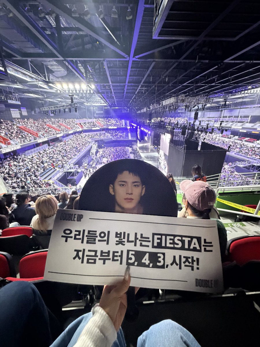 jandue_k's tweet image. น้องโซน 309 ที่นั่งแถวสุดท้ายเอาดีมองเห็นชัดนะ จากกล้อง 1x และ ซูม 4xบนเวที

CxM in incheon Day-1 เริ่ม