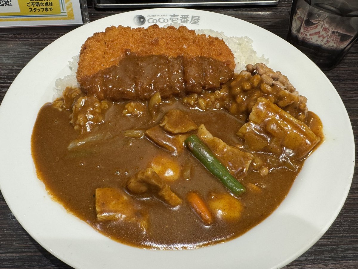 Ray___S's tweet image. ﾏﾏのﾏﾏ…
スプーンが永遠に当たらない呪いにかかっているよ…

後から隣に座った人は当たってたよ…