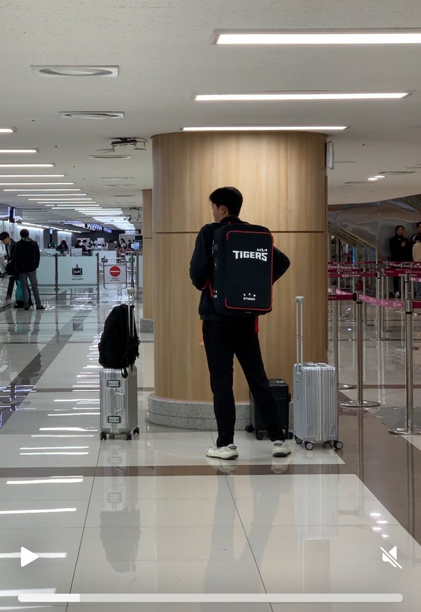 어떤 바보 가방 놓고 가서 다시 돌아옴