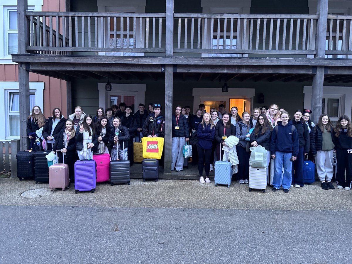 mirfieldfree's tweet image. ✨ Our DT students had an inspiring trip to Disneyland Paris — exploring how ideas come to life through materials, graphics, textiles and food. They enjoyed the parade, fireworks and represented MFG with pride! 🌟
#MFGLearning #DisneyMagic #DesignTechnology