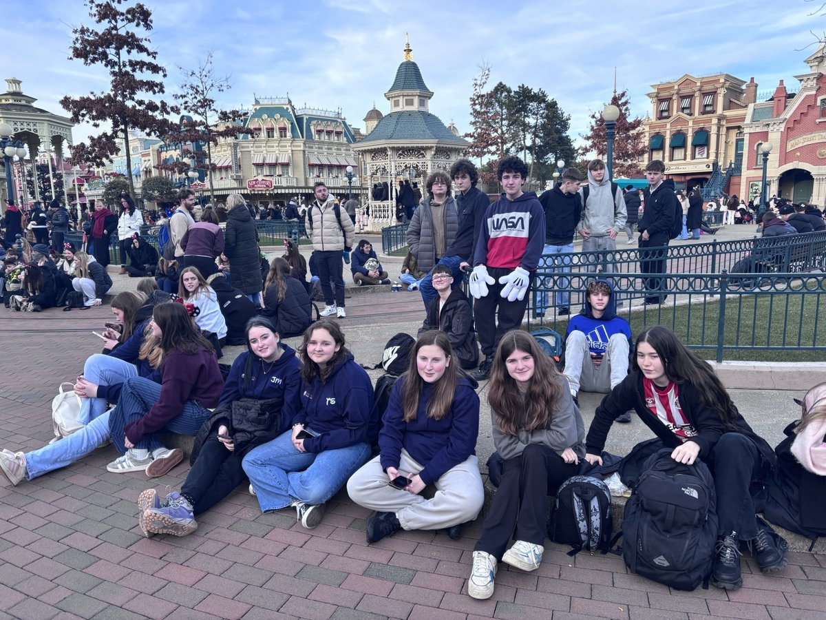 mirfieldfree's tweet image. ✨ Our DT students had an inspiring trip to Disneyland Paris — exploring how ideas come to life through materials, graphics, textiles and food. They enjoyed the parade, fireworks and represented MFG with pride! 🌟
#MFGLearning #DisneyMagic #DesignTechnology