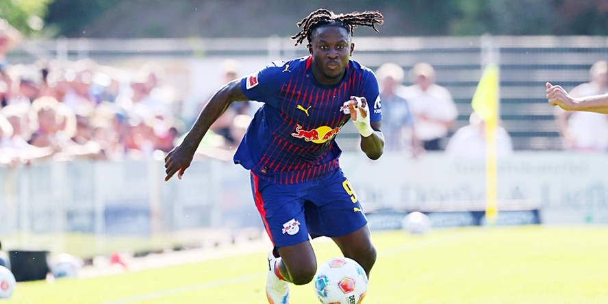 StoneBarca's tweet photo. According to @Plettigoal and @philipphinze24, Bayern Munich want Yan Diomande in the winter transfer window.

It's now or never, as the transfer fee is still very low, with RB Leipzig asking for €70-80 million. 

#psg #mufc #mcfc #thfc #afa #lfc https://t.co/6D0B5YJCG6