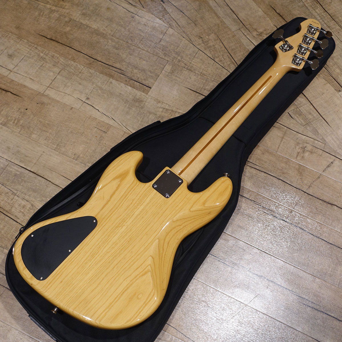 キズや打痕などありますが、演奏上のコンディションは良好です