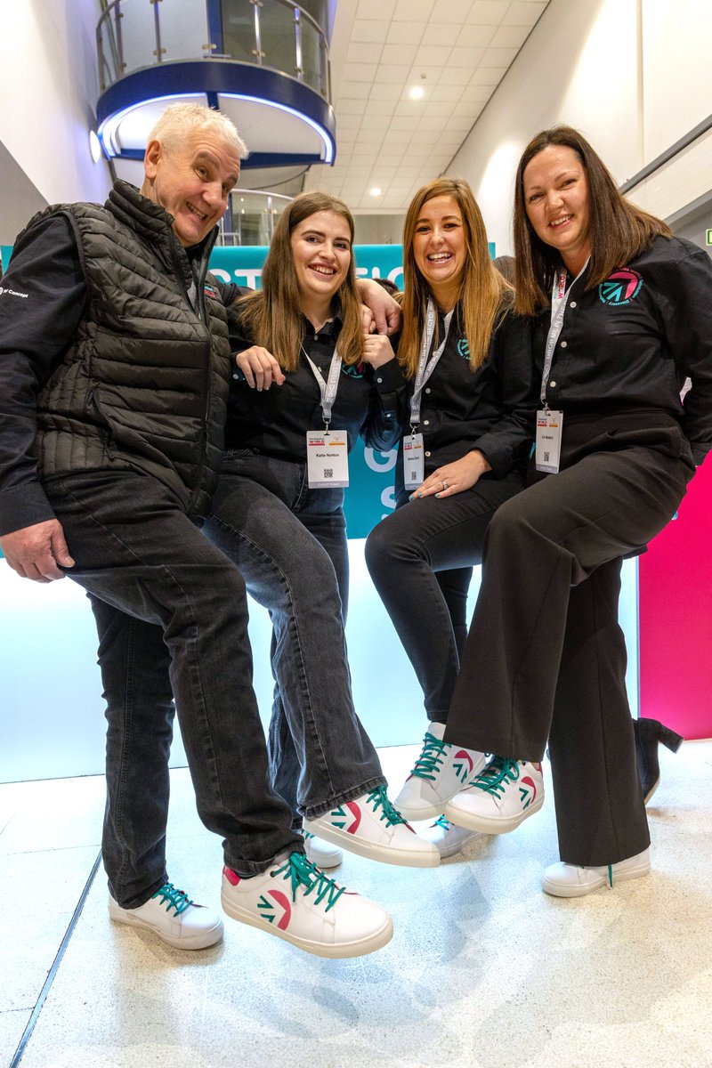 Merchandise World tweet media