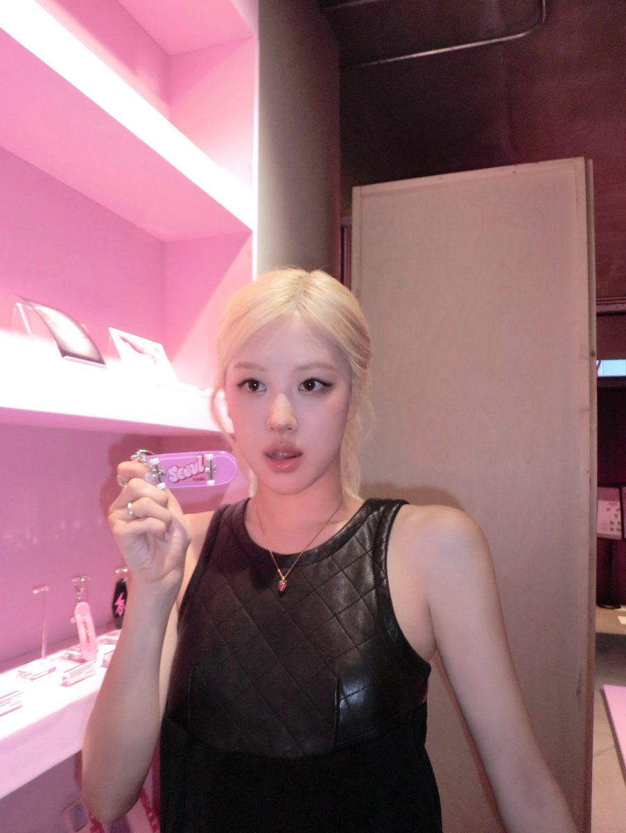 roseannepics's tweet photo. ROSÉ INSTAGRAM UPDATE https://t.co/AH9368jd7E