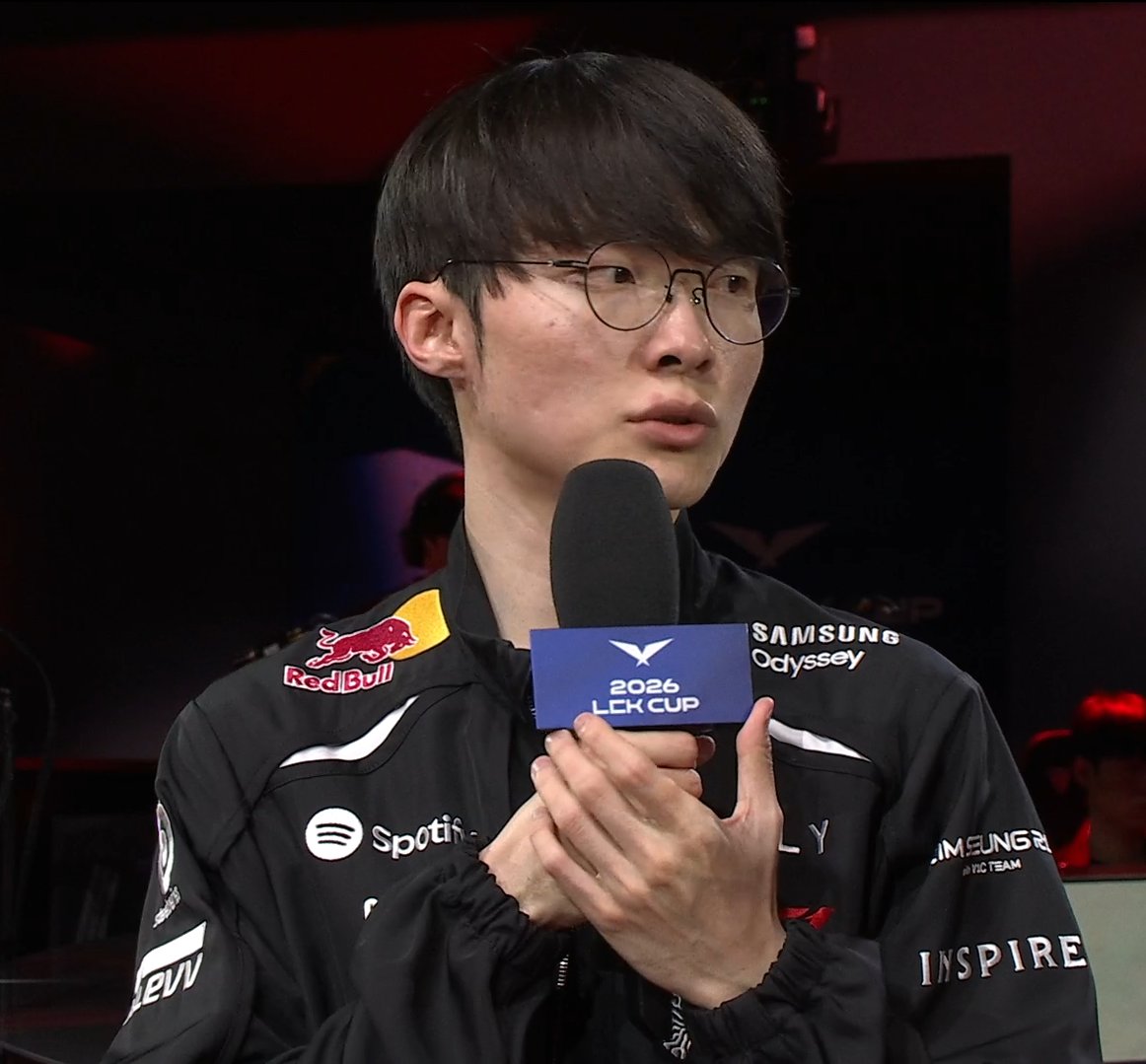 onerpeyz's tweet image. faker knew lissandra was a counter to all of the enemy team and he said that kerias lissandra wasnt anything special but hes sure he did well LMAOOOOOOOOO