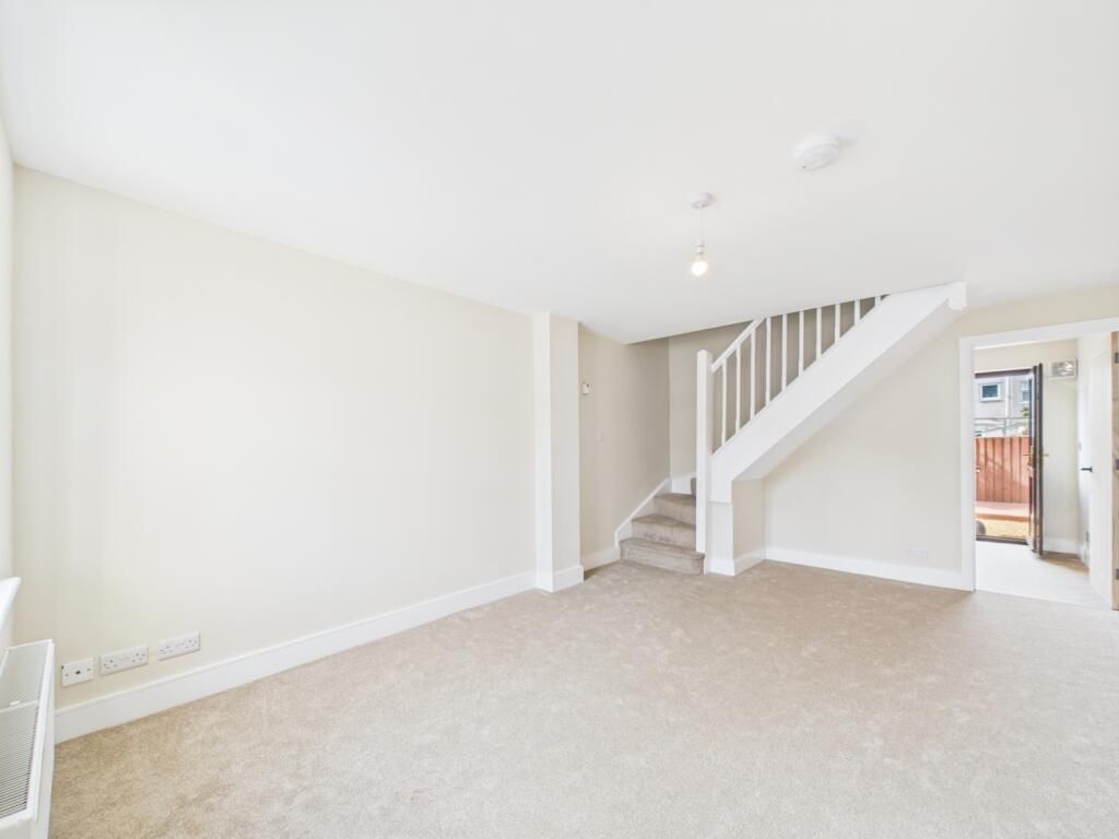 🏠 FOR SALE | CHELTENHAM 🏠
This is a beautifully refurbished two-bedroom home in #Cheltenham, finished to an impeccable standard and ready to move straight into. Call 01242 253325 option 2 to arrange a viewing. ☎️

Property details: rightmove.co.uk/properties/166…