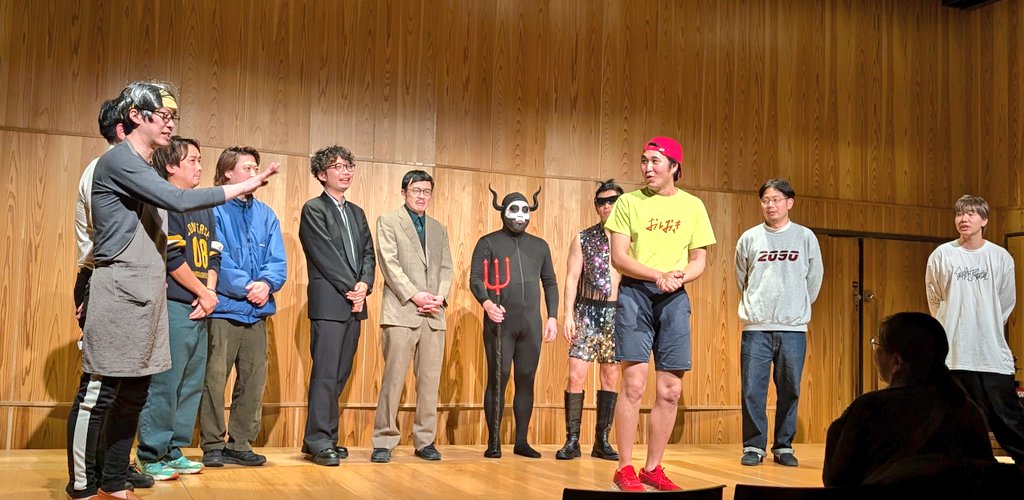 oshatwi830's tweet photo. 久々 #FREEMONKEY さん見てきました!【がなり】をけんたろうさんがやってたけど語尾が長すぎて波乱を巻き起こしてました😅
エンディングで謎の悪魔に絡まれ���いてオモロかったです!#膝小僧お仕置きストしんぺー さんも何年かぶりにお見かけし嬉しい限りでした🥰エイッ🦵✨ https://t.co/NjrzDxwIsS