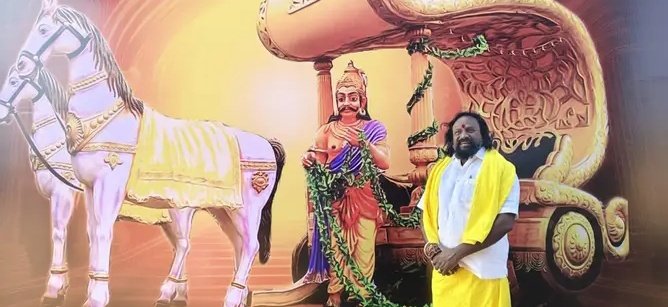 unlucky_queen7's tweet photo. மாநாட்டு திடலில் தலைவர் "" https://t.co/kZ0hwjpg1K