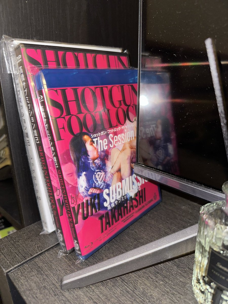 BJJ CHANNEL様より発売中の“SHOT GUN FOOTLOCK the session”待ちに待ったDVD版&amp;Blu-ray版が我が家にも到着。

今の主流は配信版になってきて、もちろんすごく便利なのだけど、こうしてパッケージ版を手に取ると「物体として残る嬉しさ」と「グッズとしての楽しさ」があってすごくいいな〜と思います。