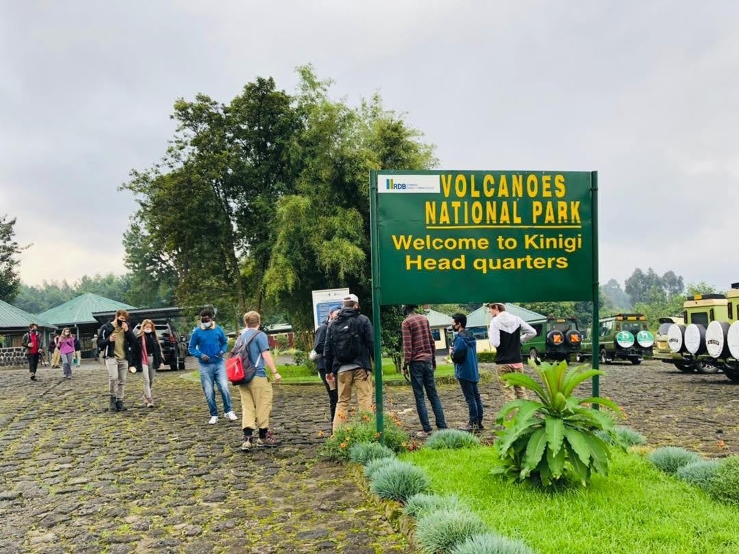 SahihiT's tweet image. Good morning 4m the #volcanoesnationalpark,  Are u in #Rwanda &amp;amp; want to meet the mountain #gorillas? Book with us @SahihiT to discover more #Lifestyle. #visitrwanda #SahihiAfricaTours #travel #Africa 

📩sahihiafricatours@gmail.com 
Web: sahihiafricatours.com 
+243 981 442 728