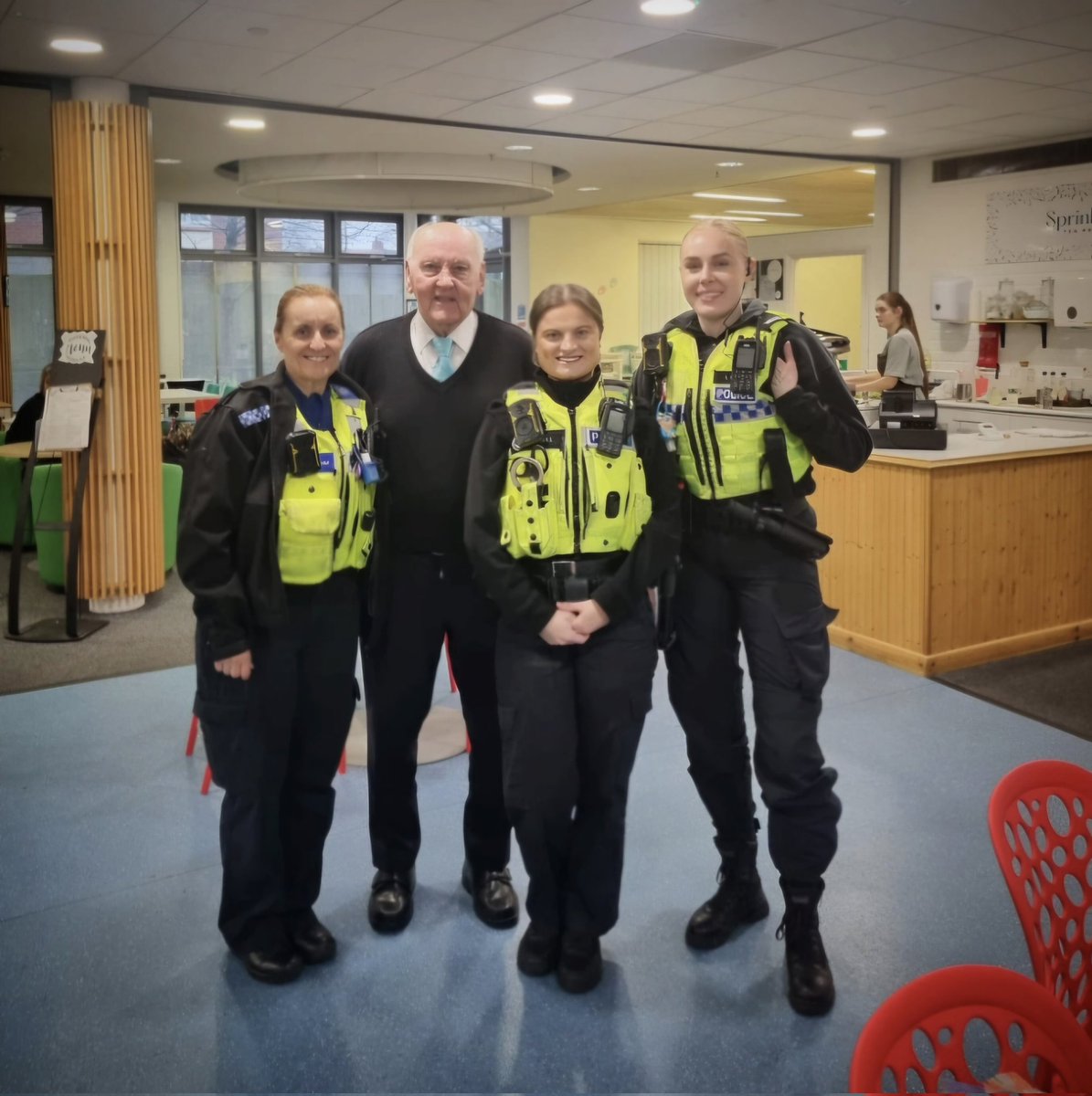 Officers have attended #Pelsall village centre to carry out remote working and a crime prevention 'drop in' for users of the centre and any local people. This was in partnership with <a href="/RushallWatch/">Rushall Shelfield Pelsall Brownhills Watch</a> as the team were also carrying out targeted patrols and engagement in the area 👮🏼‍♀️🚔