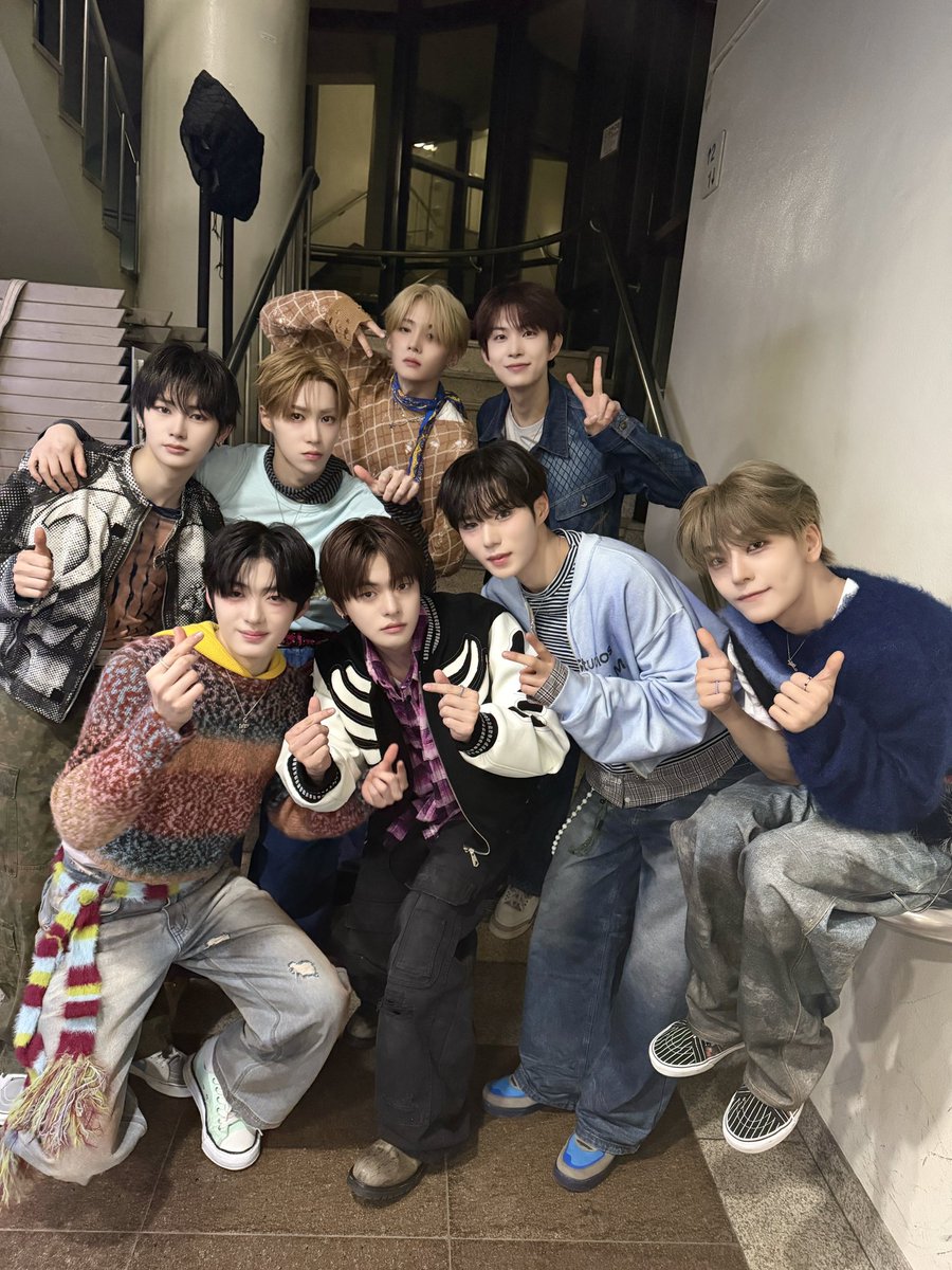 ALD1_official's tweet image. 2026.01.23. KBS2 뮤직뱅크

1위를 선물해 준 ALLYZ 감사합니다🏆❤️

#ALPHADRIVEONE #ALD1  
#알파드라이브원 
#EUPHORIA #ALPHADRIVEONE_EUPHORIA 
#FREAK_ALARM