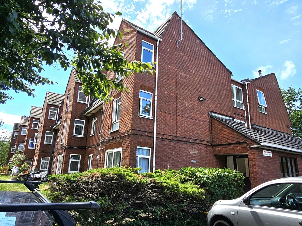 🔥43 Hanger View Way, London, W3 0EY  🔥
1 bedroom second floor flat, Guide Price £285,000 
Perfect Investment or First Time Property 

Going to auction on 11th February 2026

auctionproperty.co.uk/property/43-ha…

#FirstHome #FlatForSale #AuctionPropertyUK