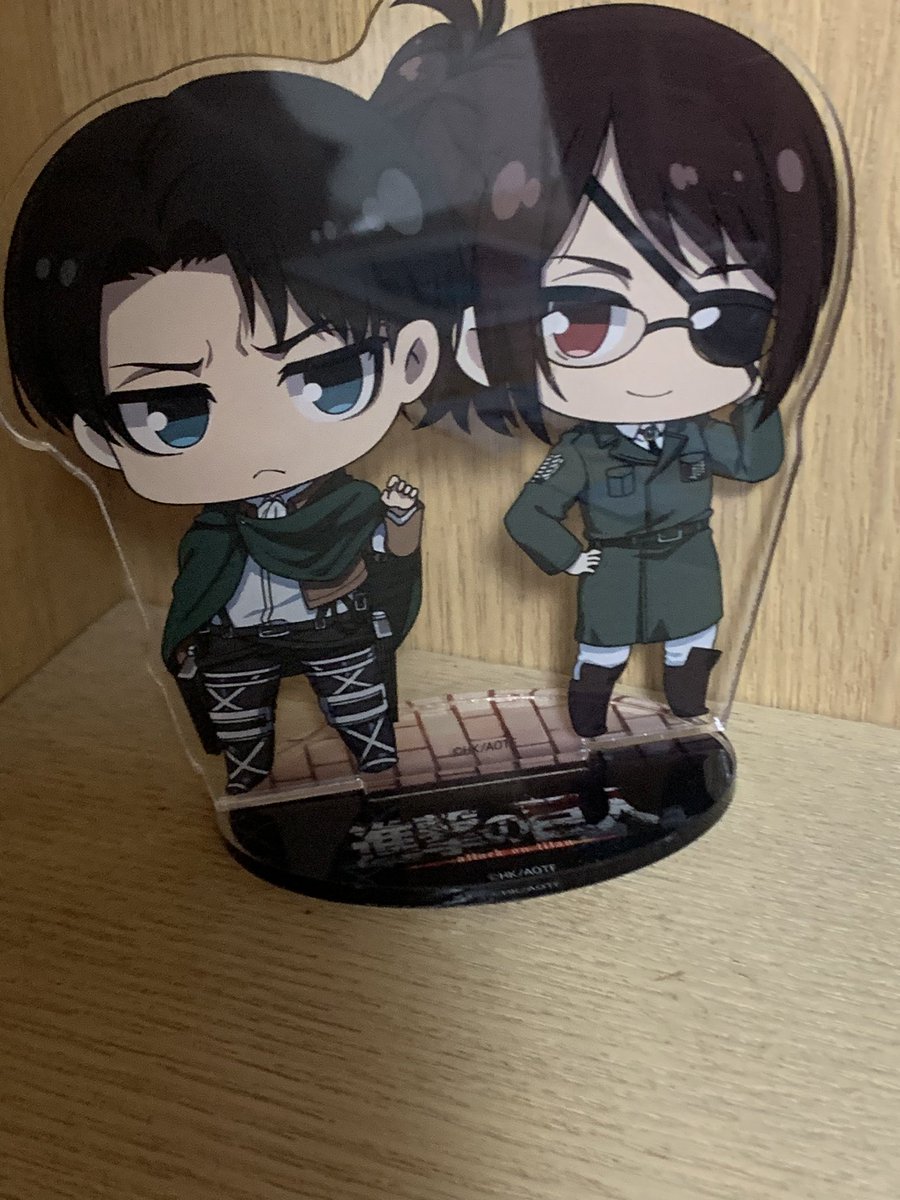 다들 잘 지내셨나요
져는 도쿄에ㅠ갔다왔어요
돈이없어서 이거 하나사왔는데
내가돈이없던것보다슬픈거는
시부야애니메이트에 진격거가 한칸밖에없옸엉ㅅ….