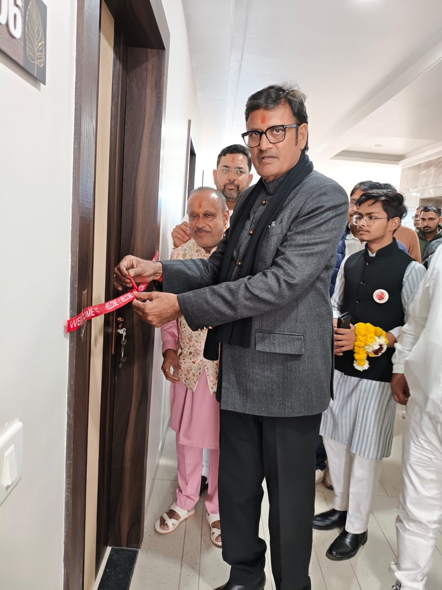 "सालासर बालाजी धाम में आने वाले श्रद्धालुओं के लिए सिलीगुड़ी सेवा सदन मानव सेवा की एक नई मिसाल कायम करना।"
चूरू जिले के सालासर बालाजी धाम​ स्थित नवनिर्मित सिलीगुड़ी सेवा सदन के उद्घाटन समारोह में गणमान्य अतिथियों की गरिमामयी उपस्थिति में सम्मिलित हुआ। 
#RajasthanMeraParivar