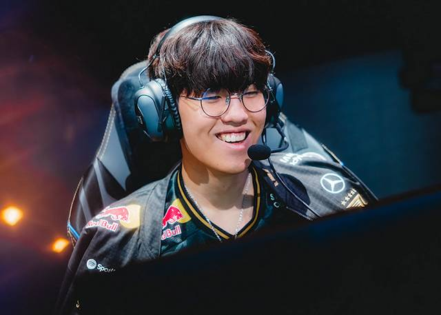 Sheep_Esports's tweet image. T1 Oner 🇰🇷 keeps his 100% win rate on Dr. Mundo after defeating KT Rolster

It was the first time he picked the champion in the LCK

✅ 1-0 vs Anyone’s Legends 🇨🇳
✅ 1-0 vs KT Rolster 🇰🇷 🆕