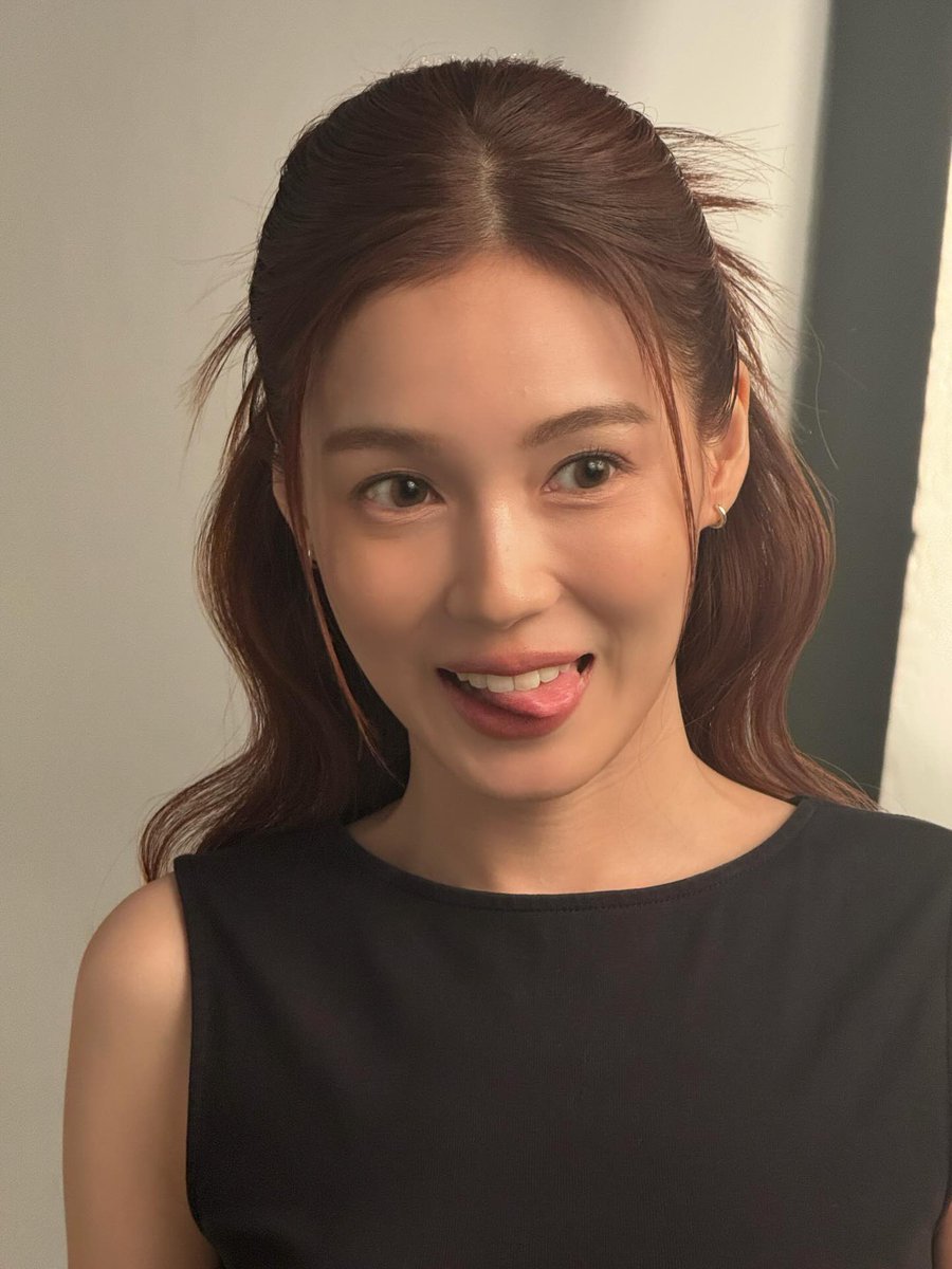 bodyguardchuu's tweet image. Her caption being “(💚)”⁉️⁉️⁉️⁉️

And the signature pansa pose “😛”⁉️⁉️⁉️

OH COME ON NOW 😭😭😭

#loverrukk #มินิฮาร์ทของเลิฟ