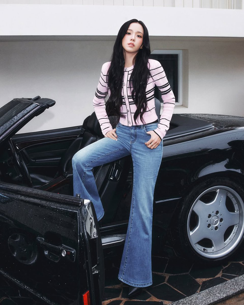 NEWSJISOO's tweet image. #JISOO for self-portrait spring-summer campaign.