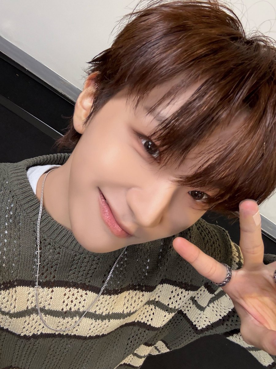 Layaksa's tweet image. ⠀ 

「 #TATANGGA_NATION 」

🗯️ 𝗜𝗔𝗡 : Karena akhir-akhir ini lagi sering hujan, TATANGGA jangan lupa minum vitamin, bawa jas hujan atau payung, dan selalu pakai baju yang hangat ya!

⠀