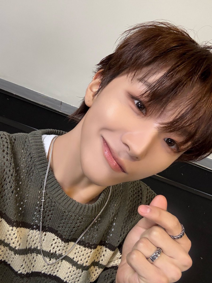 Layaksa's tweet image. ⠀ 

「 #TATANGGA_NATION 」

🗯️ 𝗜𝗔𝗡 : Karena akhir-akhir ini lagi sering hujan, TATANGGA jangan lupa minum vitamin, bawa jas hujan atau payung, dan selalu pakai baju yang hangat ya!

⠀