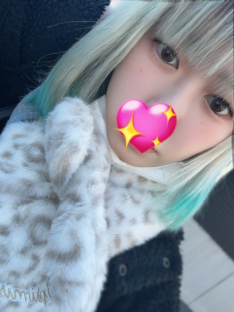 こんばんにゃ🐱 なんだか、髪の毛が1日で3センチくらい伸びたような