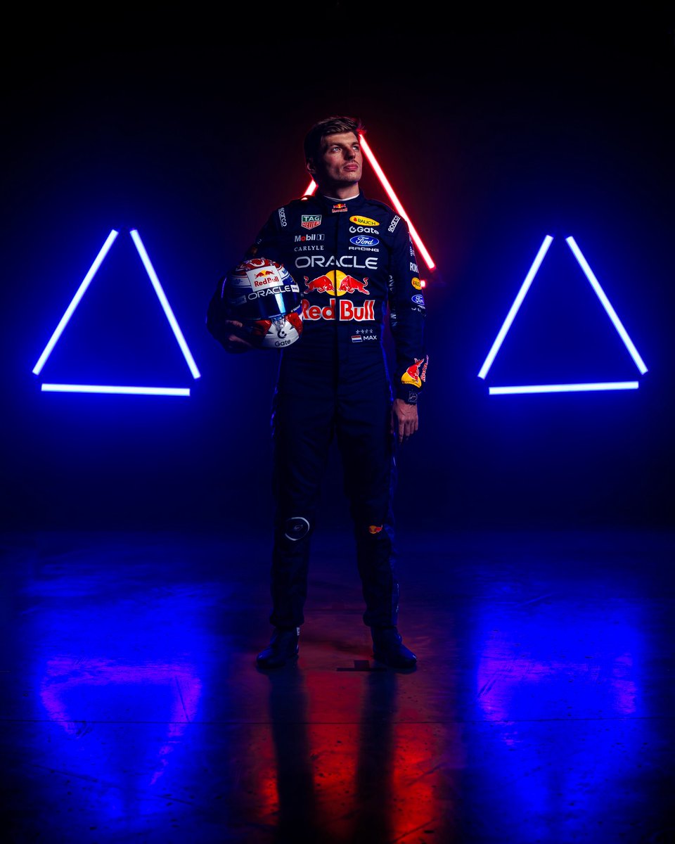 Max33Verstappen's tweet image. Back with 3 👊

Scale model helmets available in my new shop at store.verstappen.com