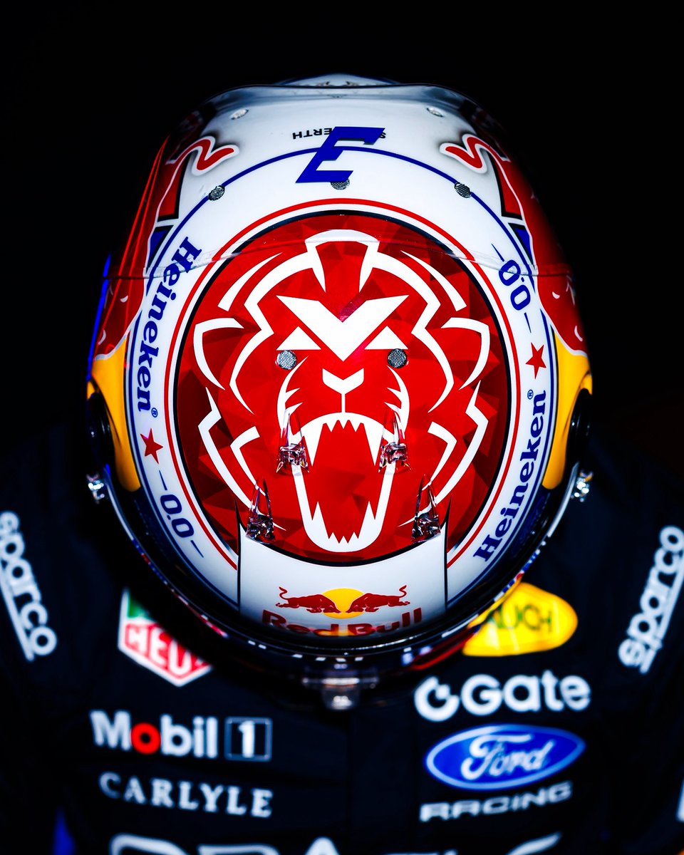 Max33Verstappen's tweet image. Back with 3 👊

Scale model helmets available in my new shop at store.verstappen.com