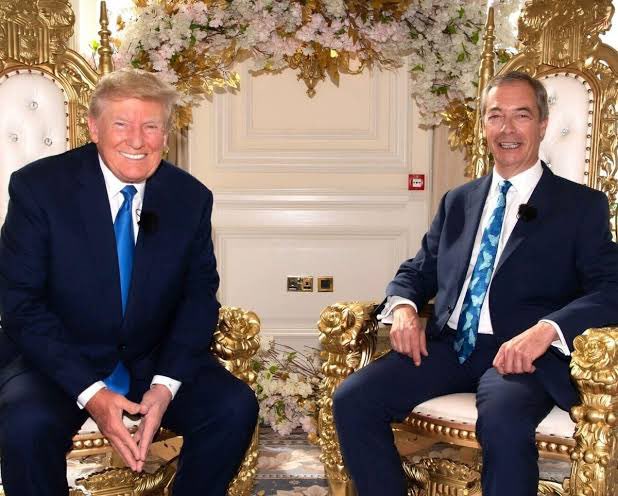 paulmasonnews's tweet image. Never forget these images Farage ... we won't let you... "a little off the frontlines"...