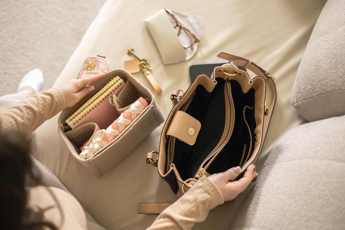 DustinMPeyser's tweet image. 13 Creative Ways to Fill an Analog Bag dlvr.it/TQWnR2 👉 Reveal Your ROI bit.ly/MyHomeAI 👈 #AnalogBag #CreativeIdeas #FillYourBag #Doomscrolling #MindfulLiving