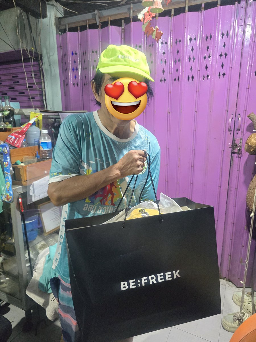 เพื่อพ่อแพ้บ่ได้...Finallyนางได้ของละ🥳 นางบอกอายุเกินแฟนบอยเรียกแฟนลุงแทน🤣 ทีแรกนางจะไปเองแต่นี่เห็นว่าให้เปิดเมลไม่ให้แคปซึ่งนางทำไม่เป็น เลยทิ้งคิวหาคนหิ้วพร้อมคอนเซปอันไหนที่ปกติใช้ไซส์ได้แต่ยังไม่มี เอฟค่ะ พ่อฉันต้องมีทุกอย่าง จบๆ😂
#BEFREEKBEFEST #Befreek #BEFREEKORIGINAL