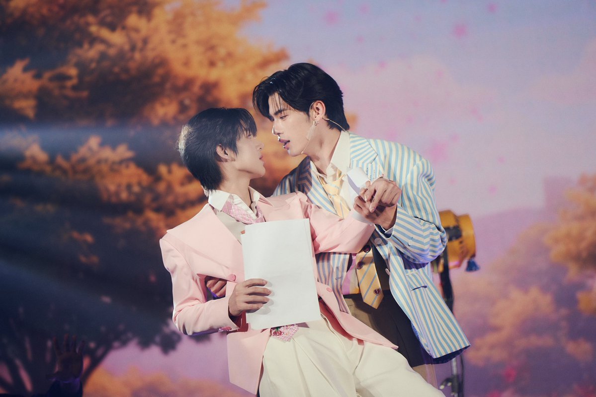 ottoottoo_'s tweet image. ฟ ิ น มั้ยหม่ามี๊ ได้โชว์คู่กับนอร์ทแล้ววว ดีใจมากๆ นอร์ทก็เก่งมากๆ อยากร้องเพลงกับนอร์ทอีกหลายๆเพลงเลยน้าาาา☺️ ฝากพี่ๆ หม่ามี๊เป็นกำลังใจให้พวกเราต่อไปด้วยนะคั้บบ🫶🏻

 DMD FINAL STAGE
#DMDFriendshipSS3finalEP
#ottoottoo #JaoNorth 
#northotto #นอร์ทอ๊อตโต้