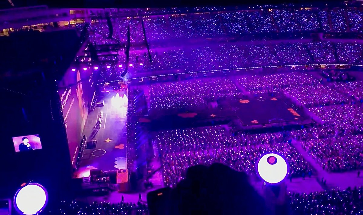 Jeongguklogy's tweet photo. REPITE CONMIGO:

NO HAY MALOS ASIENTOS EN UN CONCIERTO DE BTS.
VIP o soundcheck no son obligatorios: la vibra es increíble en todas las zonas.
¿Estás gritando con todas tus fuerzas, llorando de felicidad y rodeada de ARMY?
Entonces ese es el mejor asiento.
Solo ve y disfrútalo. https://t.co/u89Bo0Iedh