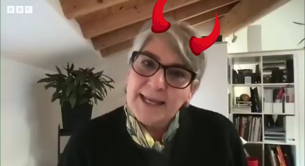 مهم مهم مهم!
خانم پرستو فروهر،
می‌شود لطفاً توضیح بفرمایید:
•برادر شما چگونه سال‌ها واردکننده تجهیزات سرکوب از کشور آلمان بوده است؟
•پسر شما، کاوه، حدود ۱۰ سال پیش وارد ایران شد، ازدواج کرد؛
آیا خانه‌ای بزرگ با ارزشی حداقل ۱ میلیارد تومان را برادر شما (دایی کاوه) برای او خرید؟