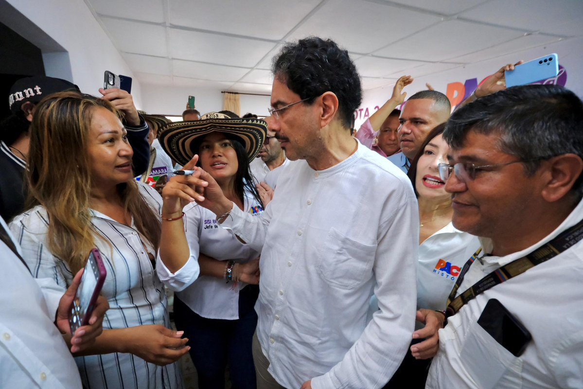 En estos momentos desde #Valledupar, con liderazgos territoriales, nuestro próximo presidente <a href="/IvanCepedaCast/">Iván Cepeda Castro</a> inaugura sede de campaña.
Seguimos trabajando por consolidar los cambios impulsados por el gobierno del presidente <a href="/petrogustavo/">Gustavo Petro</a>.
Vota 3 veces PACTO