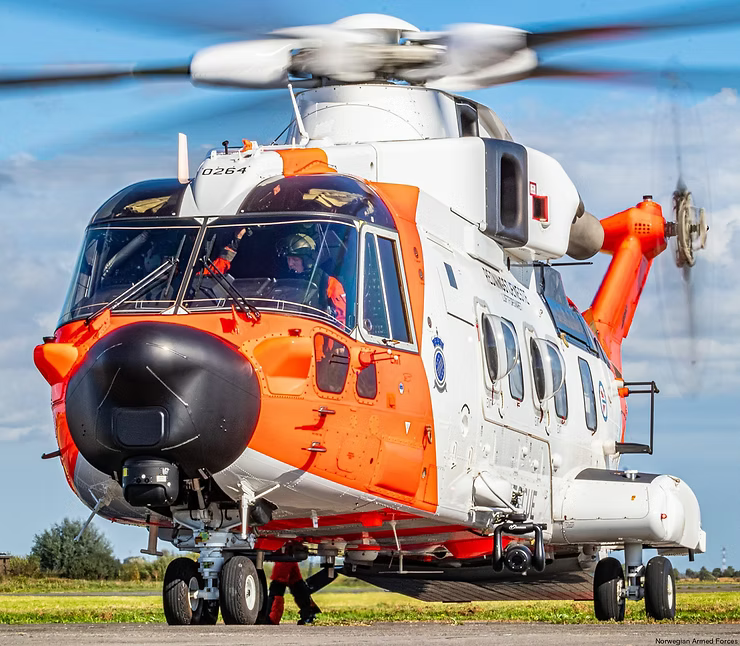 top_force's tweet photo. 🚁⚓️🇳🇴 #SECMAR #SAR Le gouvernement norvégien a décidé d’exercer l’option pour l’achat de 2 hélicoptères de sauvetage lourd #AW101 Queen supplémentaires auprès de Leonardo @LDO_Helicopters portant la flotte à 18 appareils https://t.co/CgL94JfNDy https://t.co/6Na1lYFEsd
